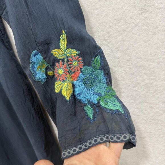 Johnny Was Tunic Shirt Womens Medium Blue Embroidered Floral Boho Peasant Top - Picture 4 of 15